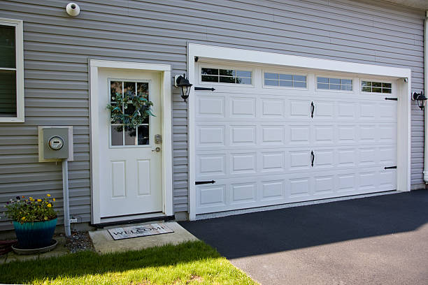 24/7 Emergency Garage Door Panel Replacement experts in Highland, IN